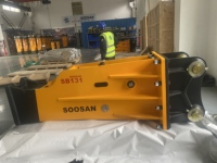 Marteau hydraulique SB131 avec garantie d'un an, ciseaux de rechange gratuits, tuyaux, boîte à outils, bouteille d'azote pour excavatrices de 10 à 15 tonnes