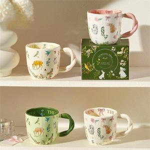 Tazza da Caffè Riutilizzabile Ecologica in Porcellana con Coniglietto e Motivi Floreali |   Per Bevande Calde/Fredde, Caffè e Tè, Idee Regalo - Product Image 2