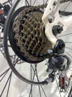 Vélo de course sur route à frein à disque de haute qualité 700C 7 vitesses, cadre en acier haute teneur en carbone, personnalisé pour hommes
