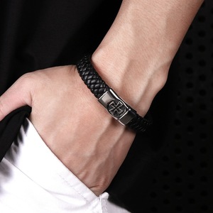 Bracelet en similicuir tressé pour homme, croix maltaise, fermoir magnétique en acier inoxydable, large bracelet de poignet, bijoux punk pour homme, cadeau - Product Image 3