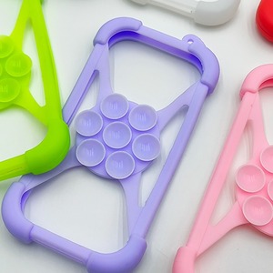 Nueva funda <span class=keywords><strong>genérica</strong></span> <span class=keywords><strong>de</strong></span> silicona para teléfono <span class=keywords><strong>de</strong></span> 4-6.7 pulgadas con ventosa - Product Image 1
