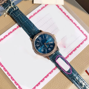 Vente en gros de montres pour femmes de luxe haut de gamme avec cadran bleu élégant, synchronisation de précision, conception étanche, bracelet en or rose 22mm de large - Product Image 2