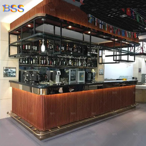 Elegante Barra de vino elegante Barra de bar para restaurante Barra de cóctel funcional con riel de pie de latón - Product Image 3