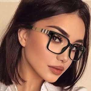 <span class=keywords><strong>Occhiali</strong></span> da vista retrò quadrati 2024 anti-luce blu, montatura trasparente ultraleggera a occhi di gatto, <span class=keywords><strong>occhiali</strong></span> da computer alla moda per uomo e <span class=keywords><strong>donna</strong></span> - Product Image 2