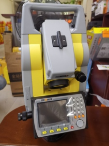 Estación Total Óptica Geofísica Robótica GEOMAX ZOOM35 de Aluminio IP54 con Zoom de 30x y Alcance de 5km con Prisma Único para Levantamientos Zoom35 Geo - Product Image 4