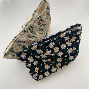 <span class=keywords><strong>Youna</strong></span> Minimalement Conçu Daisy Flower Makeup Bag Sac en tissu portable Sac de rangement de grande capacité - Product Image 2
