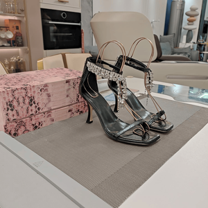 Jimmy - Zapatos de Tacón Alto con Tira en el Tobillo y Adorno de Pedrería para Mujer, Elegantes Zapatos de Tacón Cuadrado para Bodas, Fiestas y Eventos Nocturnos - Product Image 1