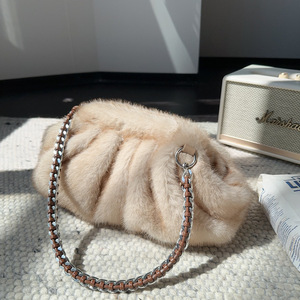 Borsa a tracolla con capelli di visone artificiale invernale plissettata per donne di alta qualità di grande capacità in pelliccia sintetica soffice pochette - Product Image 4