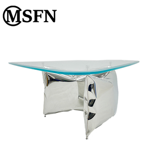 Tables basses triangulaires en acier inoxydable au design moderne d'usine avec plateau en verre trempé pour meubles de salon, tables d'appoint pour hôtels - Product Image 1