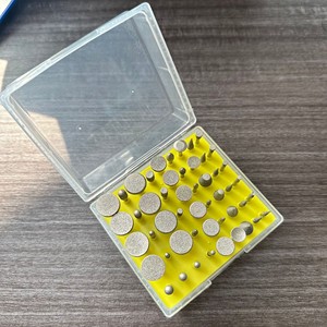 Práctico Juego de 50 Piezas de Fresas Abrasivas de <span class=keywords><strong>Esmeril</strong></span>, Brocas Recubiertas de Diamante con Estuche de Plástico <span class=keywords><strong>para</strong></span> <span class=keywords><strong>Manualidades</strong></span>, Reparaciones y Tareas de Pulido DIY - Product Image 3