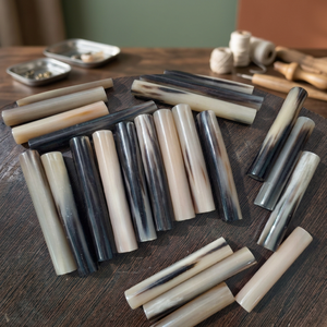 Bâtons de corne de bœuf naturelle pour manches de couteaux, plaquettes cylindriques en corne, matériau artisanal pour fabricants de couteaux sur mesure à prix compétitif - Product Image 3