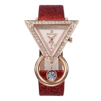 Nouvelle montre à quartz pour femme en cuir givré avec diamant triangulaire inversé, style décontracté, simple et unique, ensemble de bijoux