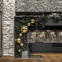 Guirlande de Noël artificielle en gros avec ornements de boules dorées surdimensionnées et feuillage vert foncé pour l'entrée de la maison ou la décoration murale de Noël