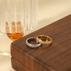 แหวนแฟชั่นดีไซน์เรขาคณิต ทอง 18K สแตนเลสประดับเพชรซิคอน สำหรับผู้หญิง ของขวัญ เครื่องประดับ - Product Image 3