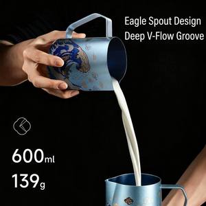 Pichet à <span class=keywords><strong>lait</strong></span> en titane 600 ml anti-goutte professionnel pour <span class=keywords><strong>barista</strong></span>, avec logo personnalisable pour l'art latte - Product Image 3