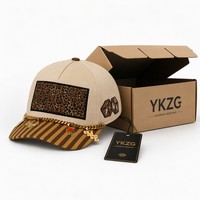 Gorra de Béisbol Personalizada con Bordado 3D, Rayas Rosas, Parche con Estampado de Leopardo y Dijes de Joyería con Cadena Dorada, Venta al Por Mayor