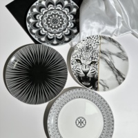 Assiettes de service en céramique de luxe noir et blanc à motif graphique, assiettes à dîner en porcelaine à motif géométrique Mandala, personnalisation acceptée