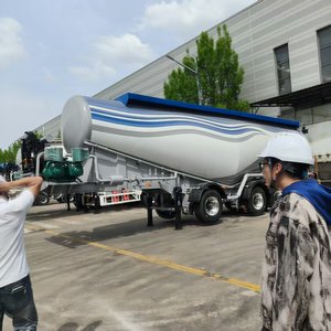 Semirremolque Cisterna de Combustible de 3 Ejes a Bajo Precio, 45m3 50m3, Remolque Cisterna de Carga Pesada, Semirremolque Cisterna de Acero al Carbono - Product Image 3