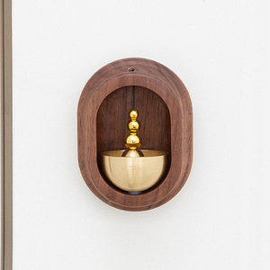 Carillon de porte ovale en bois, cloche magnétique en cuivre, design minimaliste, rappel d'entrée, décoration - Product Image 2