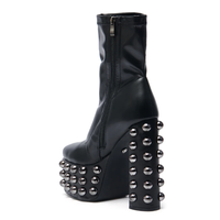 Bottines à plateforme noires pour femmes avec détails cloutés, bout carré et talon épais, style punk, bottes de soirée