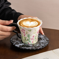 Ensemble tasse et soucoupe à café en céramique vintage de luxe léger à motif floral rétro, design exquis et esthétique, 250 ml ; Parfait pour le thé