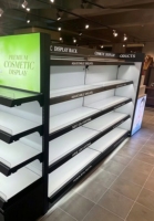Glazen dubbelzijdige metalen schappen cosmetica displayrek gondola schap cosmetica etalage met maatwerk