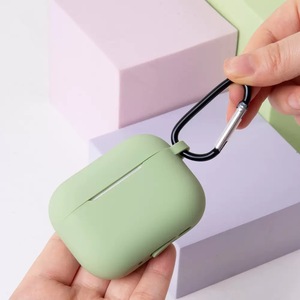 เคสหูฟังซิลิโคนแบบมีห่วงคล้อง สีพื้น รองรับการปรับแต่งโลโก้ สำหรับ Airpods <span class=keywords><strong>Pro</strong></span> 3 <span class=keywords><strong>Pro</strong></span> <span class=keywords><strong>2</strong></span> และ Airpods 4 - Product Image 4