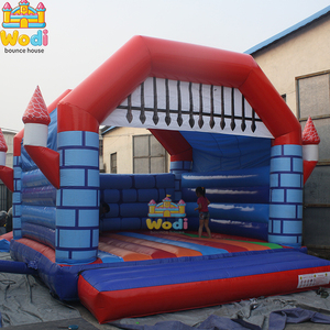 Château gonflable en matériau ignifuge, sécurité renforcée pour les événements publics - Product Image 2