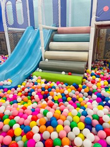 Casa de Juegos Interior para Niños con <span class=keywords><strong>Columpio</strong></span> <span class=keywords><strong>y</strong></span> Toboganes de Plástico, Juguetes para Cuarto de Juegos <span class=keywords><strong>Infantil</strong></span> Hechos de Material PE - Product Image 3