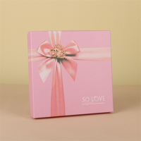 Caja de dulces de trufas personalizada de alta gama, cuadrada, rígida, con asa, lazo en la parte superior, tapa y base, revestimiento UV, laminación mate, ecológica, para chocolate