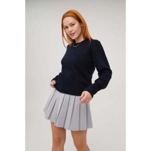 Pull col rond bleu marine pour femme, manches classiques, tricot uni, coupe classique, mélange de laine doux, haut chaud pour l'hiver - Product Image 4