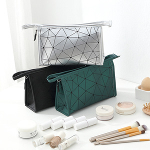 Trousse de toilette imperméable à motif diamant, rectangulaire, taille moyenne, pour le rangement en voyage - Product Image 2