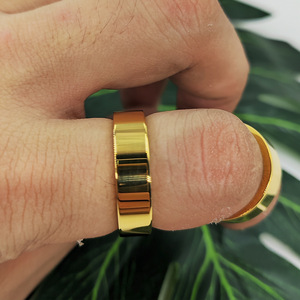 Anillo liso de acero inoxidable para parejas mayores, Círculo de textura simple, Moderno - Product Image 5