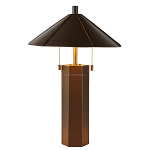 Lámpara de Escritorio Moderna Art Deco con Brazo de Latón, Detalles en Negro y Esfera de Alabastro |   Iluminación de Lujo para Hoteles y Oficinas - Product Image 2