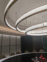 Lustre LED moderne de luxe à 3 anneaux pour hall d'hôtel et salon de villa, taille et finition personnalisables