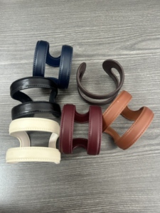 Nouveau bracelet vintage en cuir véritable, un élément stylé, minimaliste et audacieux, un accessoire de niche unique. - Product Image 2