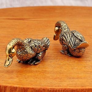 Ensemble de figurines de canards en laiton vintage - Ornement décoratif pour la maison en métal fait main - Product Image 1