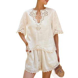 Ensemble de shorts de vacances vintage pour femme, style sud-ouest de France, avec chemisier blanc à manches courtes en ramie et coton brodé ajouré - Product Image 5