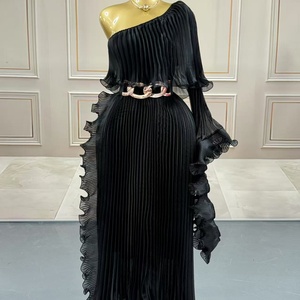 Vestido de Noche de Talla Grande con Hombro Descubierto y Borde Negro, Color Sólido, con Pliegues, Colección 2025 - Product Image 4