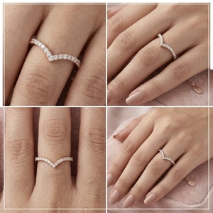 Bague de mariage de luxe en or rose, taille ronde, sertie de diamants de laboratoire, haute qualité, motif chevron, empilable, bijou de mariée, cadeau pour elle - Product Image 3