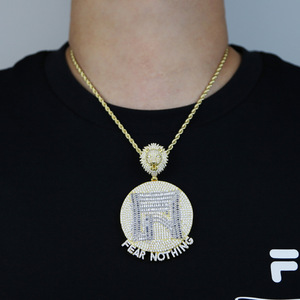 Nuova <span class=keywords><strong>Collana</strong></span> Hip-Hop da Uomo in Rame con Pendente a Testa di <span class=keywords><strong>Leone</strong></span> 'Fear Nothing' e Catena in Bambù Intarsiata di Zirconi - Product Image 2