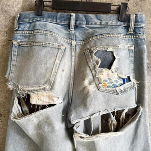 جينز رجالي مخصص بتصميم ممزق وغسيل قديم - Product Image 5