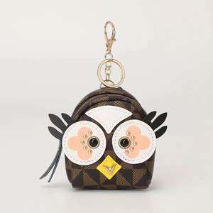 Bolso Mini de Anime de PU de Cuero con Mosquetón, Diseño de Muñeca Tejida 3D, Llavero y Colgante para Bolso, Regalo Promocional, ¡Venta Caliente! - Product Image 4