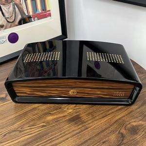 Humidor à cigares en cèdre Cuban Majestuosos 1966, style rétro, grande capacité, laque piano, motif unique - Product Image 3