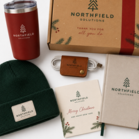 Kit d'équipe de télétravail personnalisé pour Noël avec gobelet, bonnet, organiseur de câbles, carnet, cartes et boîte d'expédition pour les équipes
