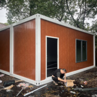 Maisons préfabriquées en conteneurs de 10 pieds à aspect bois, maisons miniatures de 20 pieds, toilettes portables personnalisables pour les chantiers de construction extérieurs