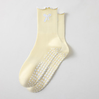 Chaussettes antidérapantes en coton pour femmes, avec volants et nœuds, pour le fitness et le trampoline