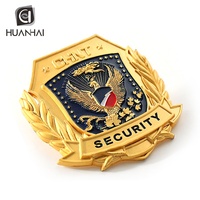 Badge incurvé en métal doré 3D avec logo émaillé personnalisé