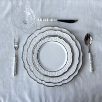Service de vaisselle en porcelaine de luxe, style arabe, bord argenté, assiette de présentation en céramique pour mariage et événements