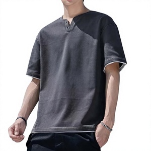 Camiseta de Manga Corta con Cuello en V para Hombre, Color Sólido, Corte Regular, Algodón Tejido, Diseño Informal con Ribete en Contraste - Product Image 1